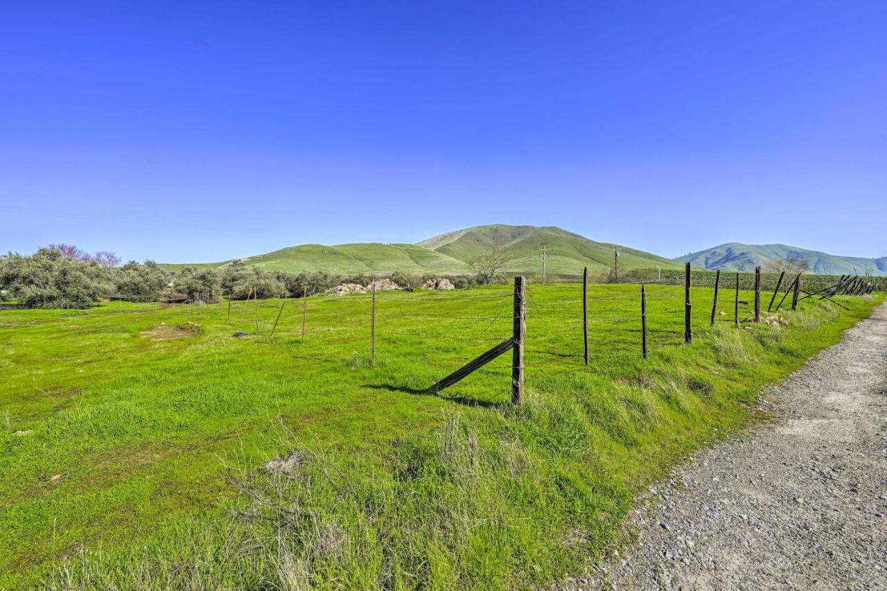 Peaceful Ranch Home With Sierra Nevada Views Woodlake Buitenkant foto